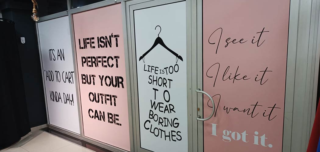 Renkli Cam Filmi Dijital Baskı Uygulaması | Antik Reklam - ANTİK REKLAM